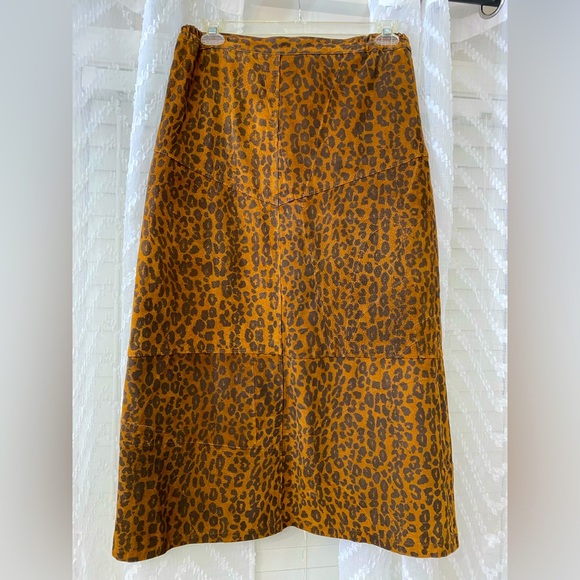 Robert Louis Dresses & Skirts - Robert Louis 100% suede skirt with liner